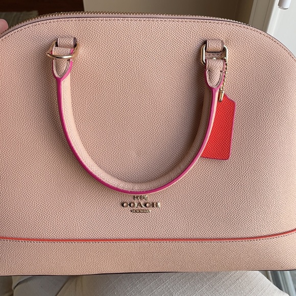 Classy COACH Crossbody Satchel Bag - Picture 3 of 16
